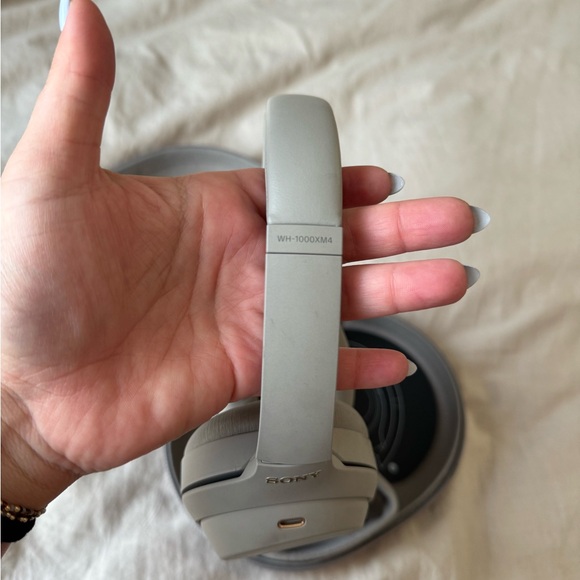 Sony WH-1000XM4 Noise Canceling Overhead Bluetooth Wireless Headphones - Picture 4 of 9